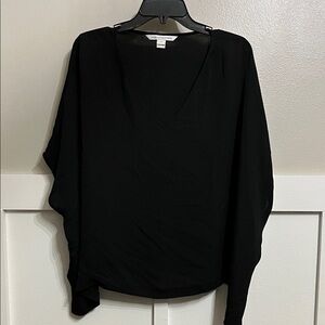 Diane Von Furstenberg Black V-Neck Blouse 100% Silk Sz Small